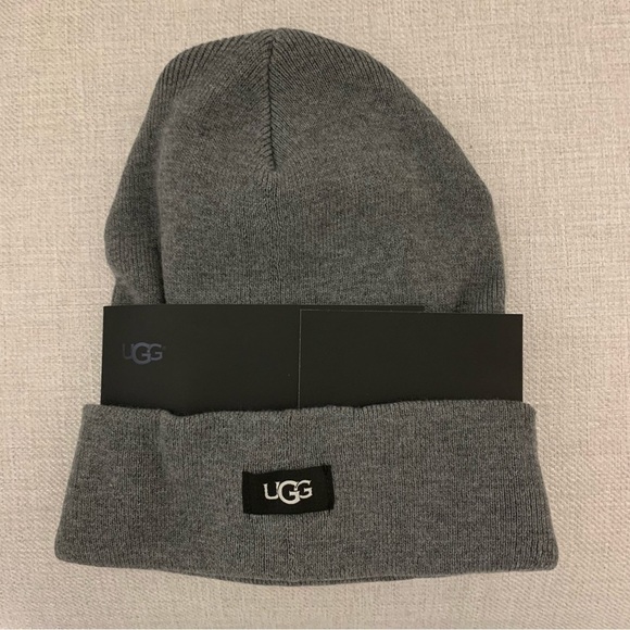 UGG Hat & Tech Gloves Set - Picture 4 of 4